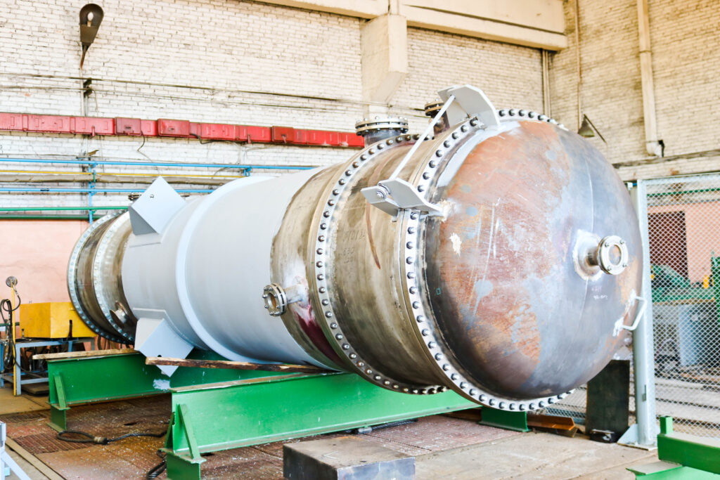 עמודת זיקוק תעשייתית – Distillation Column / Fractionation Tower for Chemical & Food Processing