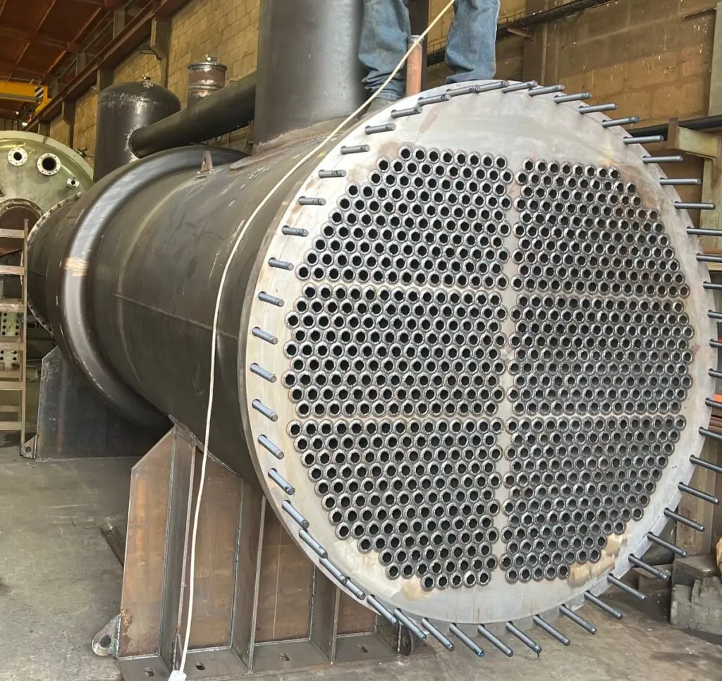 מחליף חום מעטפת וצינורות – Shell & Tube Heat Exchanger